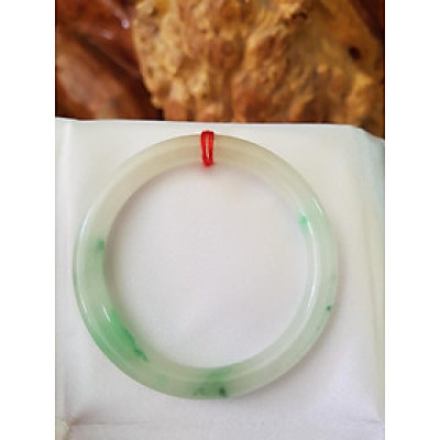 Vòng cẩm thạch tự nhiên A Sịn 48mm x 7mm màu Trắng VÂN XANH Lý lam vàng nhẹ 1 bên Size vòng 48mm x 7mm Bóng thiệt là đẹp ạ Chất liệu đá cẩm thạch tự nhiên Nữ tay nhỏ 35kg - 49kg ạ