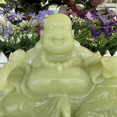 Tượng Phật Di Lặc ngồi tựa bao tiền cầm thỏi vàng phong thủy đá ngọc onyx - Dài 30 cm