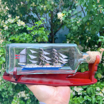 Thuyền chai trang trí, thuyền chai dáng vuông phong thủy, thuyền gỗ trang trí, decor phòng họp, bàn làm việc