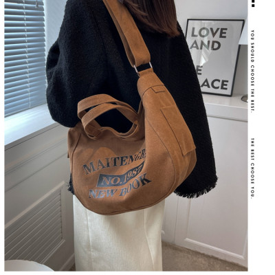 Túi đeo chéo nữ phong cách dễ thương – BEE GEE DCNU1023