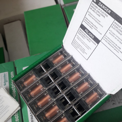 Rơ le trung gian RXG25P7 Schneider - coil 220Vac - 8 chân 2NO-2NC loại nhỏ