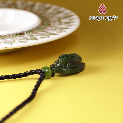 Mặt dây chuyền ngọc thiền ngọc bích 24x15mm mệnh mộc, mệnh hỏa - Ngọc Quý Gemstones