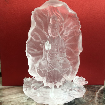 Tượng Phật Bà Quan Thế Âm Bồ Tát ngồi đài sen cầu bình an đá lưu ly trắng đặt bàn làm việc, xe ôtô - Cao 16 cm