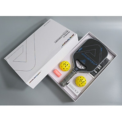 Bộ vợt pickleball AMA SPORT T700 Toray full box dày 16mm full carbon ( bao gồm 1 vợt+2 bóng+3 cuốn viền+ 3 cuốn cán +1 tẩy) hỗ trợ các tay vợt chơi tấn công tốc độ, mạnh mẽ.