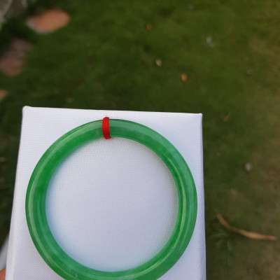 Vòng Đeo Tay Đá Cẩm Thạch Lý 52mm Size vòng 52mm x dầy 7mm màu xanh lá đẹp Nữ mệnh thủy mộc hỏa trên 50kg - 57kg đeo ạ