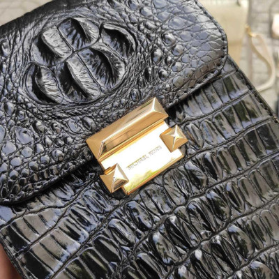 Túi chữ nhật Da cá sấu. Thiết kế đơn giản cho khách thích đổi kiểu!