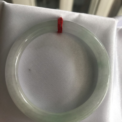 Vòng tay nữ đá Cẩm Thạch tự nhiên mới Tr Lý T Sao 48mm x chột 7mm màu trắng bóng xanh lý nhẹ đều hợp nữ tay nhỏ mệnh Kim Thủy 35kg - 48kg đeo đẹp xinh tay may mắn tốt cho công việc quà tặng nữ ý nghĩa ạ