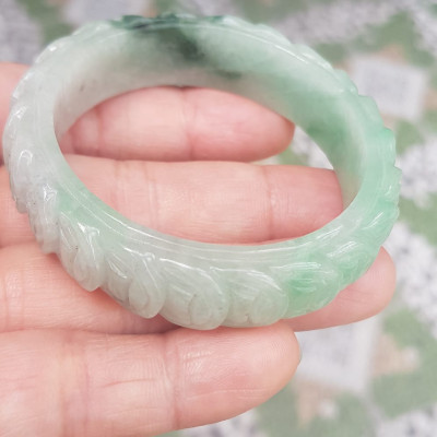 Vòng tay đá ngọc Cẩm Thạch dãy Đồng Tiền Tự nhiên Size 48mm x cao 13mm x dầy 7mm Màu trắng bóng ngọc ngà điểm xanh nhẹ đẹp may mắn tài lộc Nữ mệnh kim mệnh thủy tay nhỏ 35kg - 48kg đeo ạ