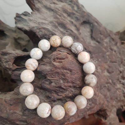 Vòng san hô hóa thạch hiếm 12mm 17 hạt đẹp size vòng 12ly 17 hạt cung sanh Anh Chị đeo đẹp Màu đẹp như bông hoa vân trắng vàng nâu vân bóng đẹp lạ sang tay lắm luôn ạ