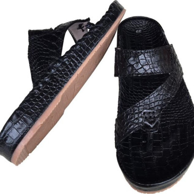 Dép da cá sấu Trường Hải quai ngang xỏ ngón màu đen sang trọng da cá sấu thật sắc sảo  may viền chắc chăn, đế kếp mềm dẻo không trơn DN0789