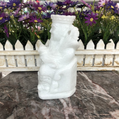 Tượng ông Kim Tiền cầm thỏi vàng kim nguyên bảo phong thủy mang lại may mắn tài lộc đá cẩm thạch trắng đặt bàn thờ thần tài - Cao 15 cm