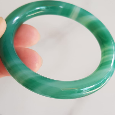 Vòng tay đá mã não xanh vân sọc trắng nhẹ mới Ni 53mm x cọng 9mm Vòng màu xanh ngọc đậm đều vân sọc đẹp ạ Nữ 52kg - 58kg đeo mệnh Mộc hỏa thủy ạ