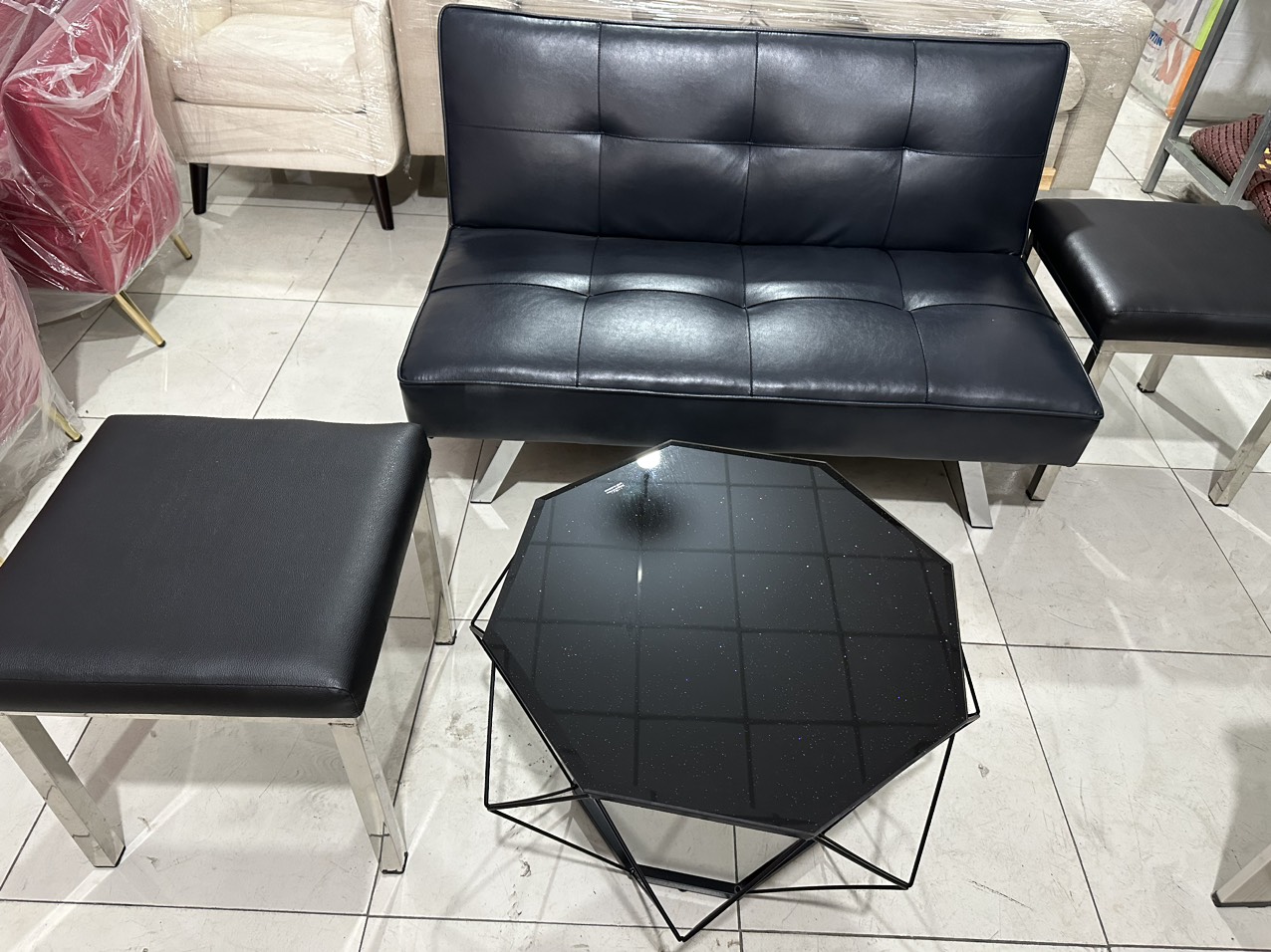 Bộ sofa nhỏ Black Leather Juno Sofa Bed 1m2 kèm 2 đôn ottoman 40 x 40 cm Tặng bàn Kim cương
