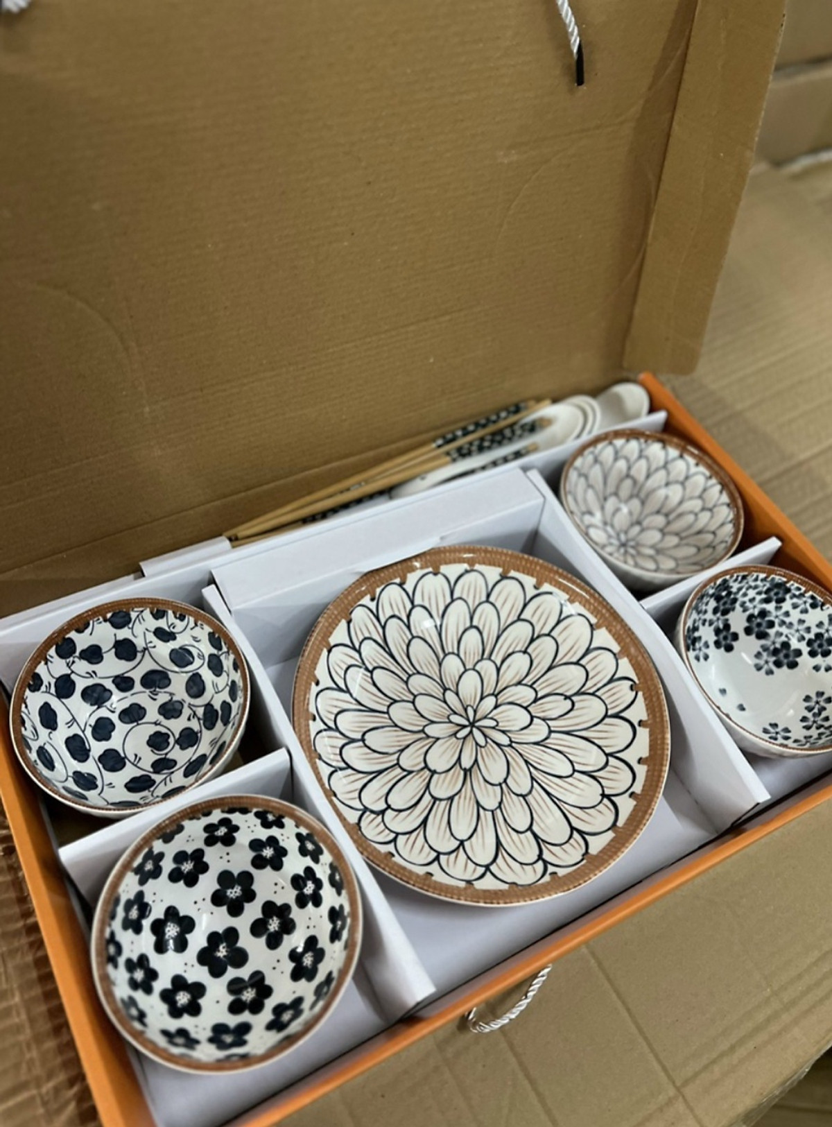 Bộ bát đĩa gốm sứ phong cách Nhật Bản họa tiết trang nhã 11 món kèm hộp - Bộ chén bát decor siêu xinh