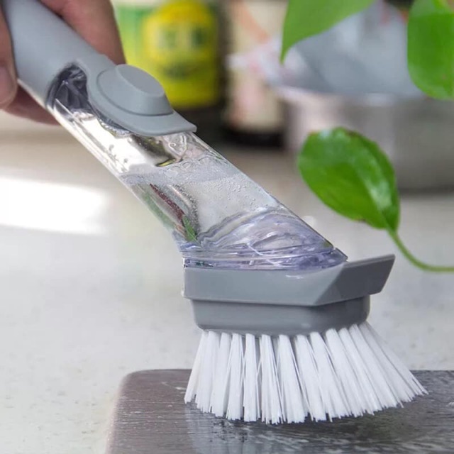 Chổi cọ rửa đa năng kèm bình xịt nước tiện lợi - màu ngẫu nhiên