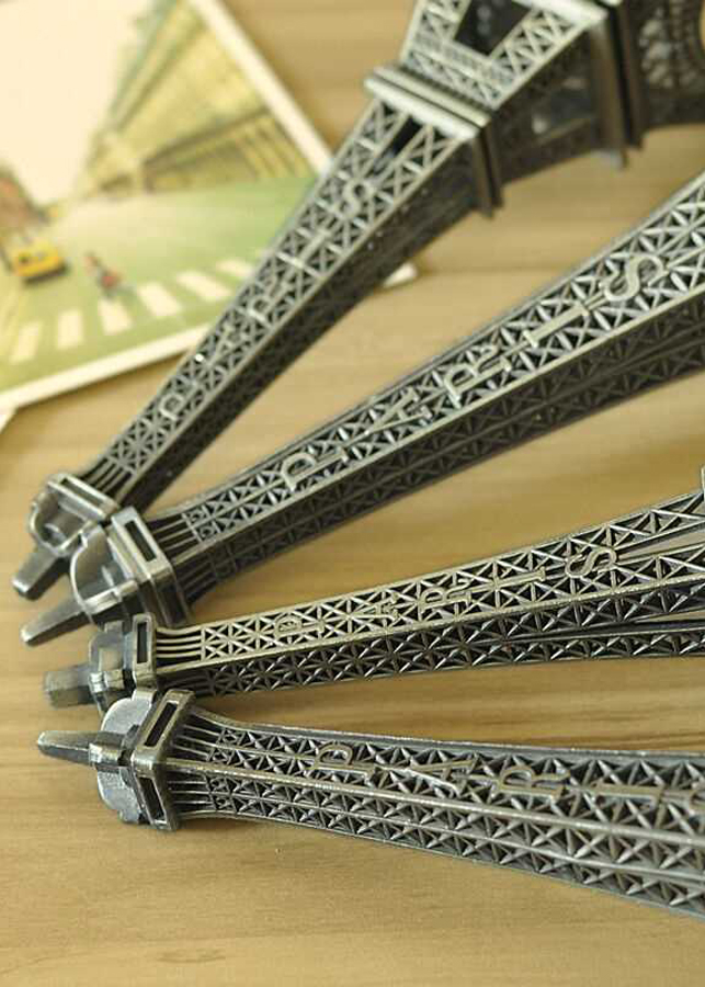 Mô hình tháp Eiffel cao 32 cm (màu vàng rêu)