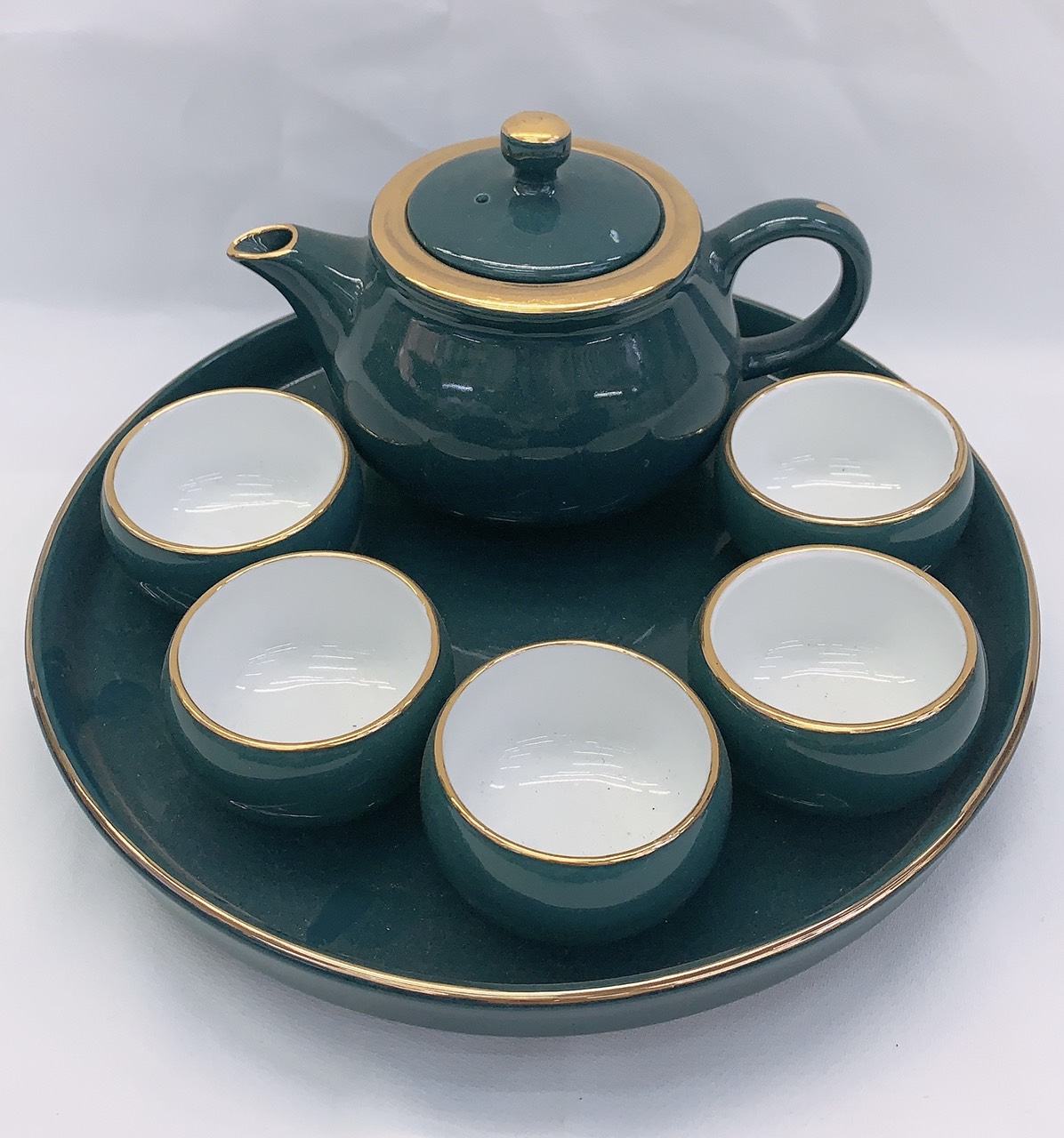 BỘ ẤM CHÉN PHA TRÀ TRUYỀN THỐNG KÈM KHAY SỨ TRÒN MEN BÓNG - ANTH685