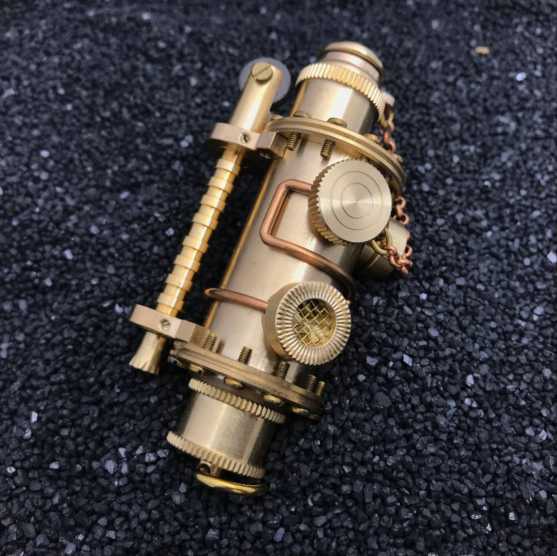 Vỏ Hột Quẹt Bật Lửa Xăng Đá Đồng Khối TC07 Thiết Kế Độc Lạ Màu Vàng - Dùng Xăng Bấc Đá Cao Cấp