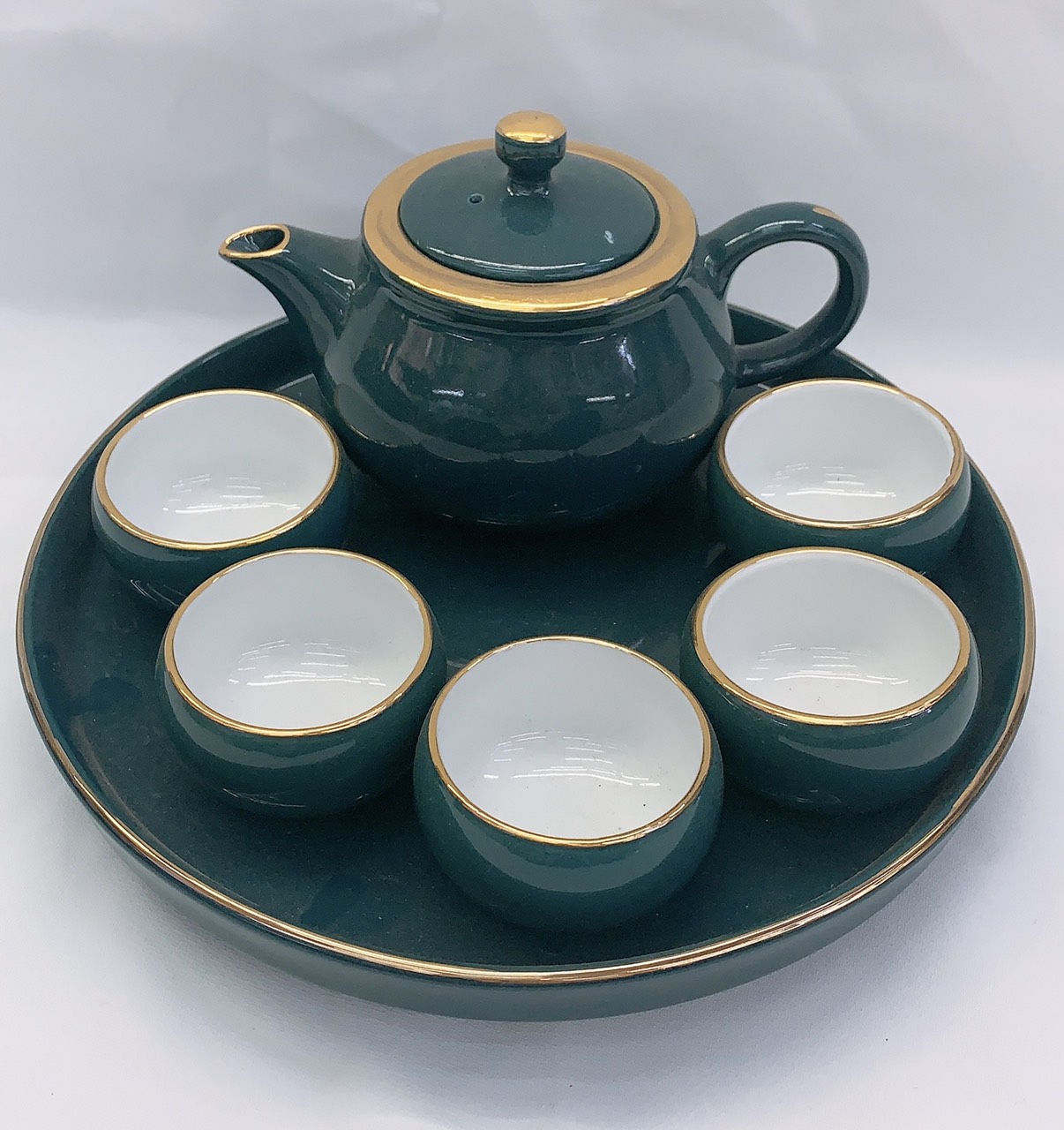BỘ ẤM CHÉN PHA TRÀ TRUYỀN THỐNG KÈM KHAY SỨ TRÒN MEN BÓNG - ANTH685