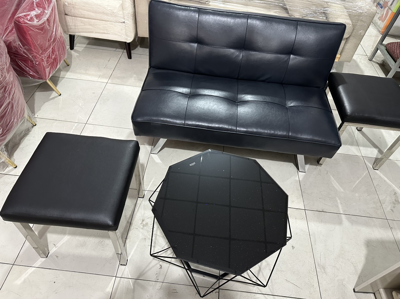 Bộ sofa nhỏ Black Leather Juno Sofa Bed 1m2 kèm 2 đôn ottoman 40 x 40 cm Tặng bàn Kim cương