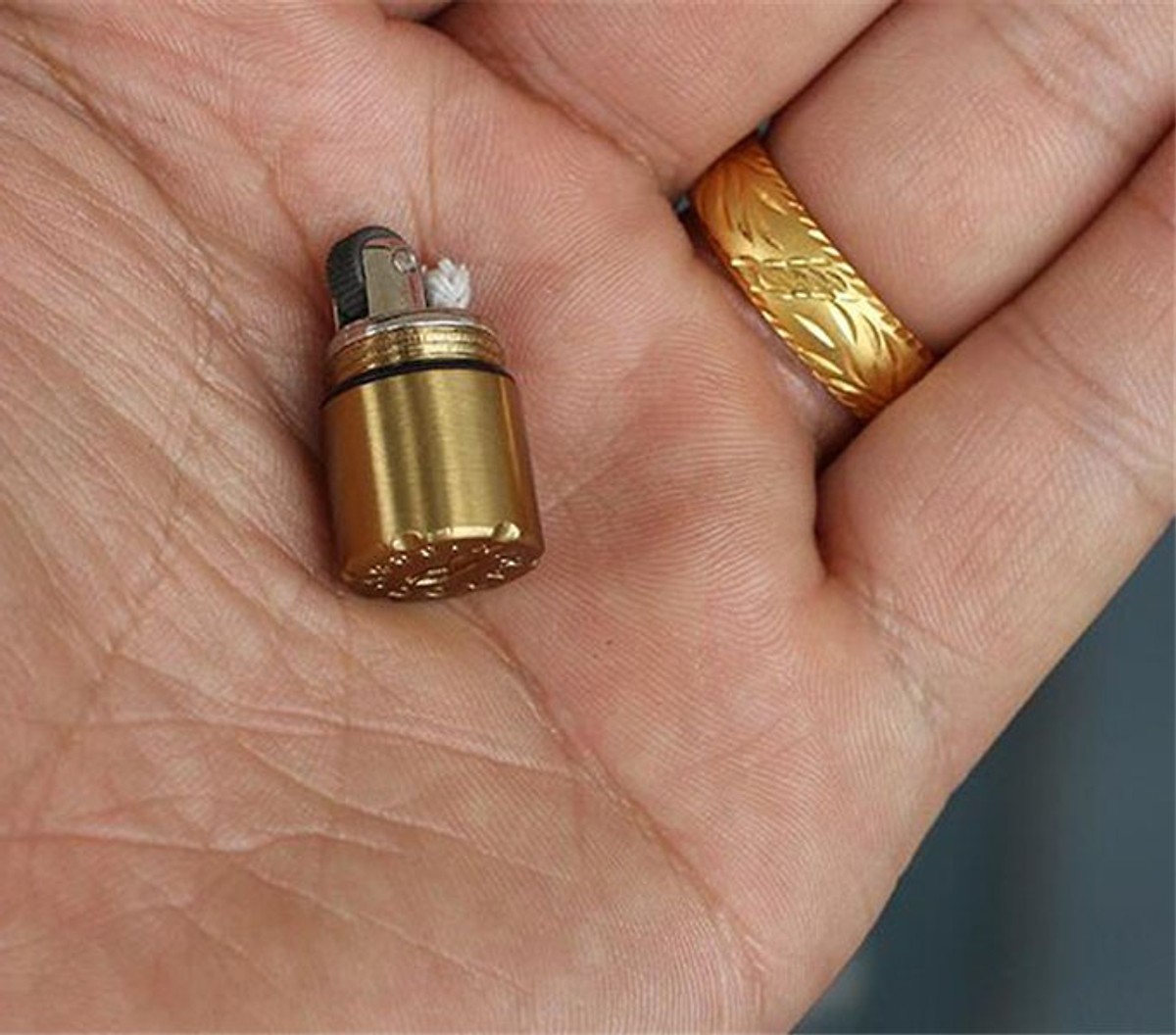 Vỏ Hột Quẹt Bật Lửa Móc Khóa Xăng Mini Dolphin HY618 Thiết Kế Đẹp Độc Lạ Tiện Dụng - Dùng Xăng Bấc Đá Cao Cấp
