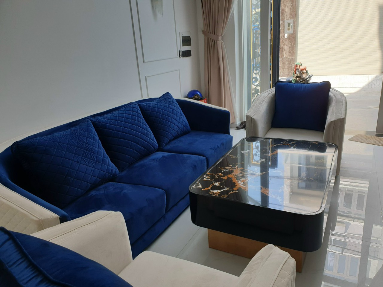Bộ sofa luxury 2 đơn và 01 băng dài Juno Sofa kèm bàn trà mặt đá chân titan(màu sắc tùy chọn)