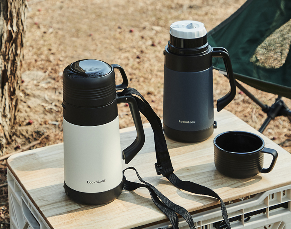 Bình giữ nhiệt Lock&Lock Easy Outdoor Vacuum Bottle màu xanh navy LHC1485NVY 1,8L - Hàng chính hãng có quai xách, nắp dùng làm cốc nước - JoyMall
