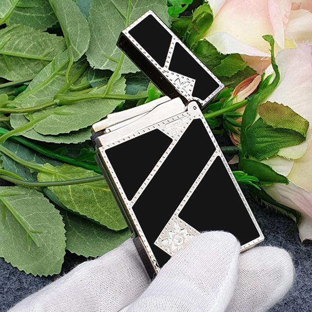 Vỏ Hột Quẹt Bật Lửa Upon Sơn Mài Ô Vuông Chéo D56T Màu Đen Viền Bạc - Dùng Gas Đá Cao Cấp