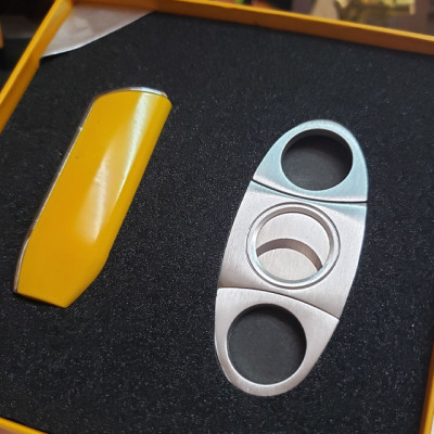 Bộ Set Phụ Kiện 2 Món HB-528 Gồm Vỏ Hột Quẹt Bật Lửa Gas Khò 3 Tia Mạnh Mẽ + Cắt Sắc Bén - Nhiều Màu