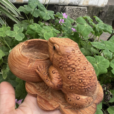 Gạt tàn khắc con cóc tài lộc bằng gỗ ngọc am thơm nức kt 15×10×7cm