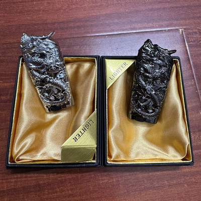 Vỏ Hột Quẹt Bật Lửa Gas D039 Lộ Thiên Ốp Họa Tiết Rồng Nổi Độc Đáo Có Đèn Led Cực Kỳ Nổi Bật-Nhiều Màu