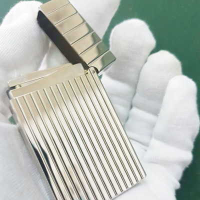 Vỏ Hột Quẹt Bật Lửa Ga Đá ST Upon Hồng Kông Kẻ Dọc So Le Màu Trắng D107T