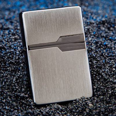 Vỏ Hột Quẹt Bật Lửa Hộp Quẹt Xăng Đá Zorro Z91328 Họa Tiết Xước Mịn - Giao Màu Ngẫu Nhiên