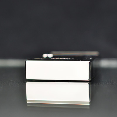 Vỏ Hột Quẹt Bật Lửa Upon D151T Họa Tiết Sơn Mài Đen Ô Vuông Bạc Đẹp Lạ - Dùng Gas Đá Cao Cấp