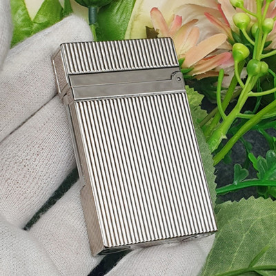 Vỏ Hột Quẹt Bật Lửa Upon D68T Họa Tiết Kẻ Dọc Màu Bạc - Dùng Gas Cao Cấp