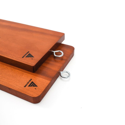 Thớt gỗ tự nhiên chữ nhật PHUSANG được làm từ gỗ xà cừ chống ẩm mốc dùng để băm thái thức ăn và đồ dùng nhà bếp