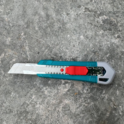 BỘ COMBO 25 DAO TIỆN ÍCH VÀ THƯỚC KÉO THÉP NỀN VÀNG TOTAL TOS23034 - HÀNG CHÍNH HÃNG