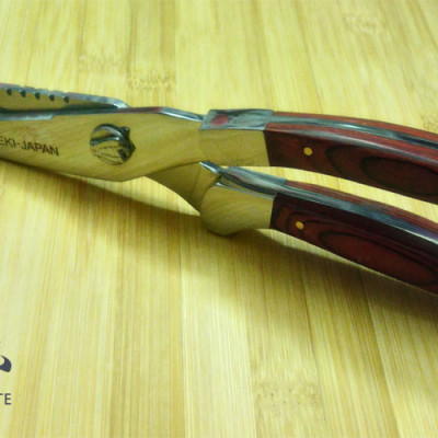 Kéo Cắt Xương Gà Vịt SeKi Nhật Bản, Cán 100% Gỗ Tự Nhiên chống trơn trược, Kéo cắt xương gà vịt chuyên nghiệp. Thép dày có lò xo bật nhảy giúp không mỏi tay