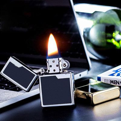 Vỏ Hột Quẹt Bật Lửa Xăng Đá Zorro Z6007 Họa Tiết Sơn Đen Viền Vàng Bạc - Dùng Xăng Bấc Đá Cao Cấp