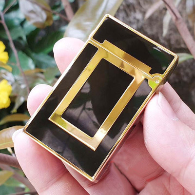 Vỏ Hột Quẹt Bật Lửa Dupont D151V Họa Tiết Sơn Mài Đen Ô Vuông Vàng Đẹp Độc Lạ - Dùng Gas Đá Cao Cấp