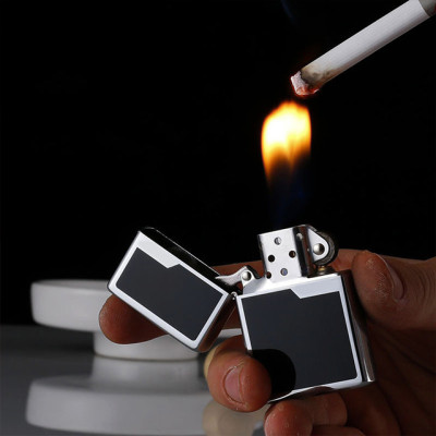 Vỏ Hột Quẹt Bật Lửa Xăng Đá Zorro Z6007 Họa Tiết Sơn Đen Viền Vàng Bạc - Dùng Xăng Bấc Đá Cao Cấp