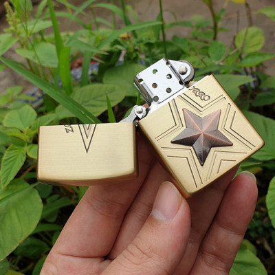 Vỏ Hột Quẹt Bật Lửa xăng đá Zorro Z8658 thiết kế họa tiết hình ngôi sao - dùng xăng bấc đá cao cấp ( giao màu ngẫu nhiên )