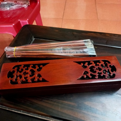 Combo Đũa ăn bằng gỗ trắc đỏ + hộp đũa bằng gỗ hương  