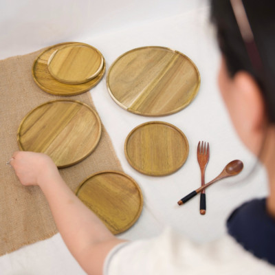 Khay gỗ keo đa năng hình tròn Vibasic, đa dạng kích thước, chụp hình decor đựng đồ trang trí