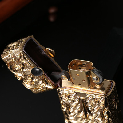 Vỏ Hột Quẹt Bật Lửa Xăng Đá Chief CF1025 Hình Chữ Thập Hoa văn Đẹp Độc Lạ Sang Trọng - Dùng Xăng Bấc Đá Cao Cấp