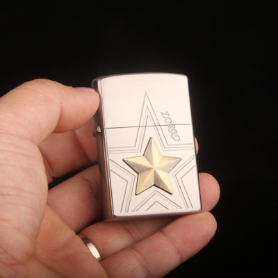 Vỏ Hột Quẹt Bật Lửa xăng đá Zorro Z8658 thiết kế họa tiết hình ngôi sao - dùng xăng bấc đá cao cấp ( giao màu ngẫu nhiên )