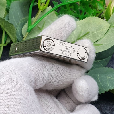 Vỏ Hột Quẹt Bật Lửa Upon D94T Họa Tiết Hình Thoi Mini Kẻ Dọc Màu Bạc - Dùng Gas Đá Cao Cấp