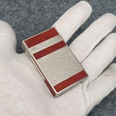 Vỏ Hột Quẹt Bật Lửa Upon D46T Họa Tiết Nền Đỏ Tuyến, Cạnh Viền Bạc Khắc Hoa Văn Sang Trọng - Dùng Ga Đá Cao Cấp