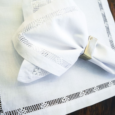 Bộ lót đĩa và khăn ăn linen rua 4 chân