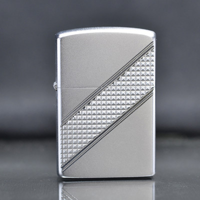 Vỏ Hột Quẹt Bật Lửa Xăng Đá Zorro Z92006B Họa Tiết Chéo - Dùng Xăng Bấc Đá Cao Cấp